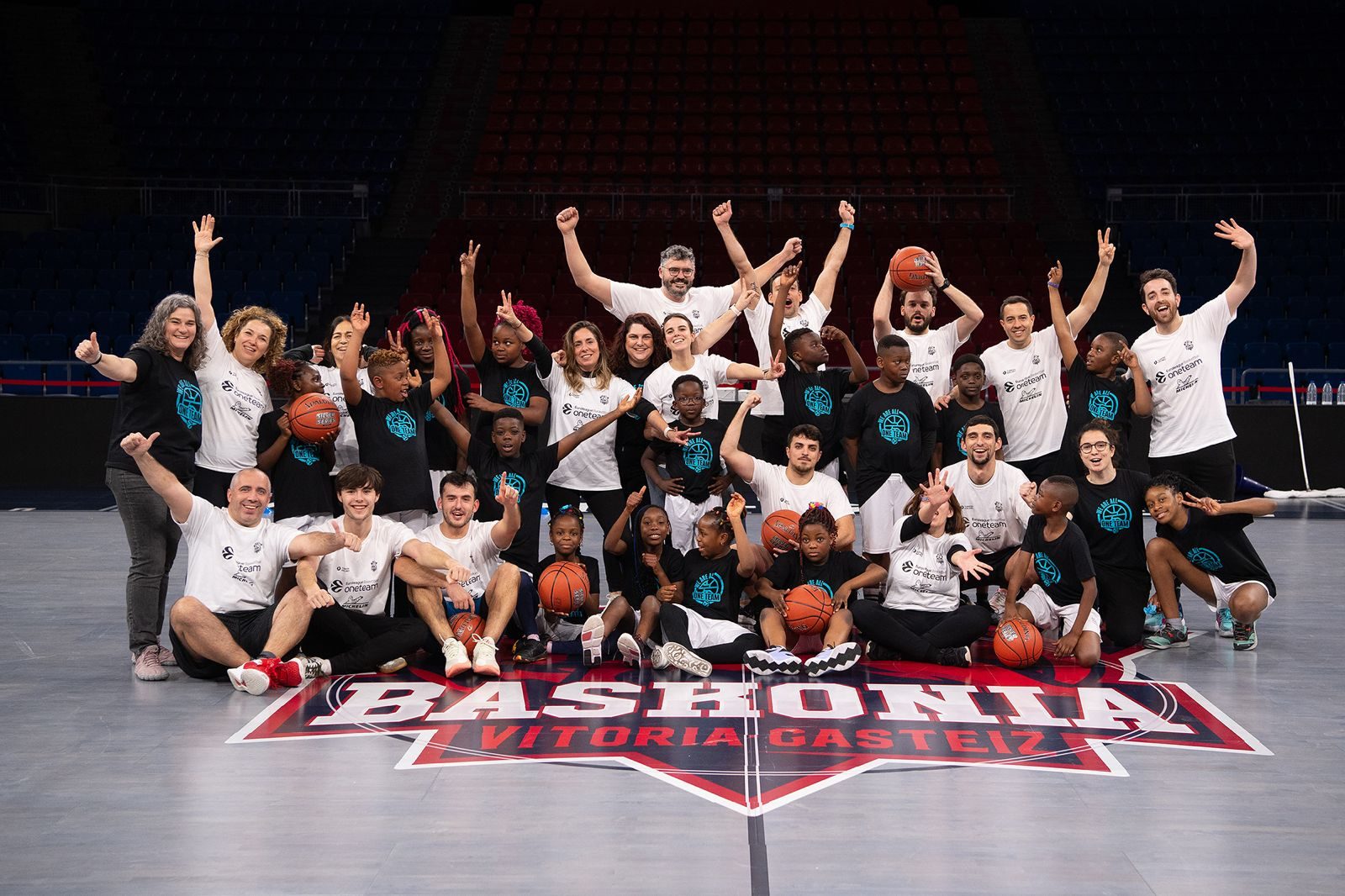 Empleados de Baskonia Alavés Group comparten cancha con el proyecto One Team