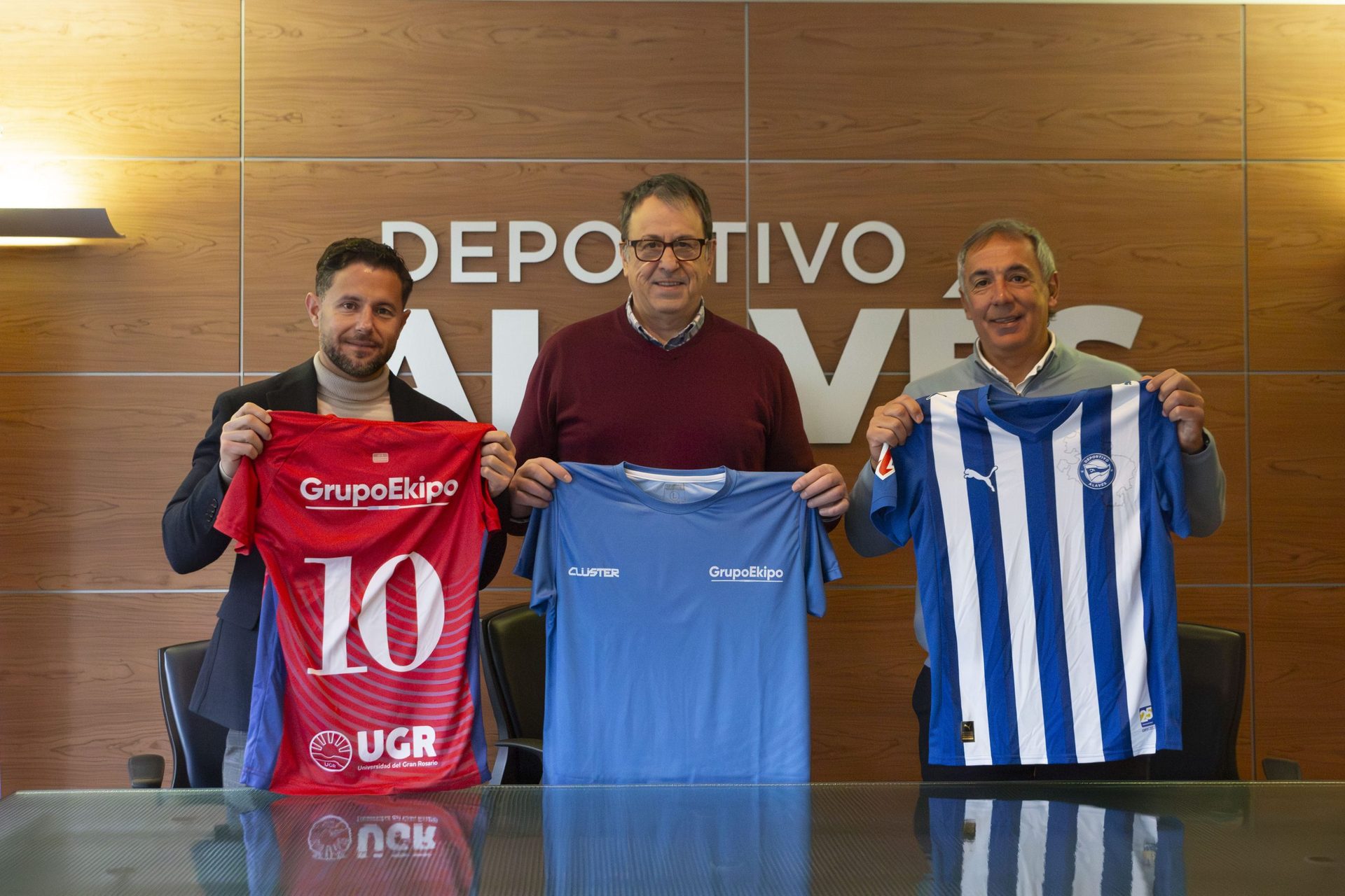 Deportivo Alavés y Grupo EKIPO firman un acuerdo estratégico de colaboración