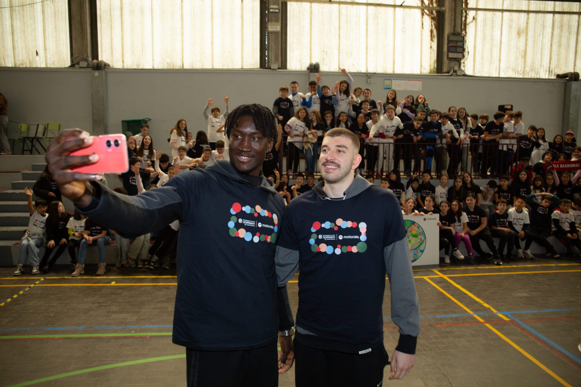 Motorola y One Team traen la iniciativa ‘Bouncing for Good’ a Vitoria