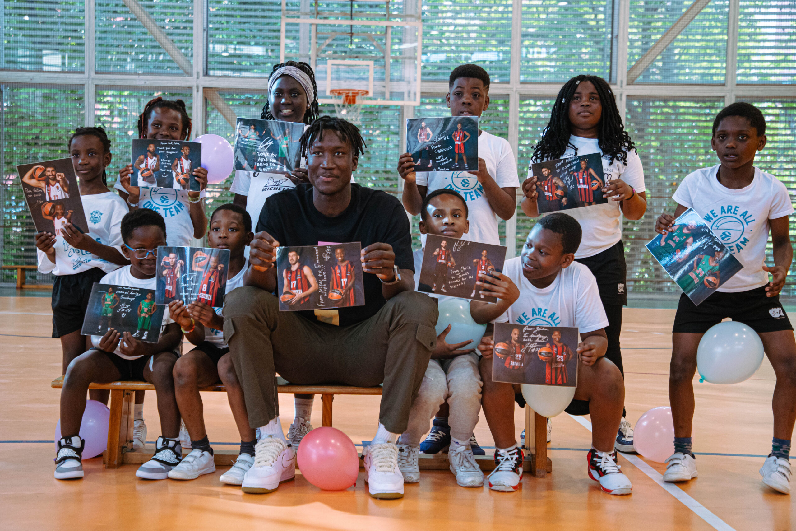 One Team celebra el final de la temporada 23-24 junto a su embajador, Khalifa Diop