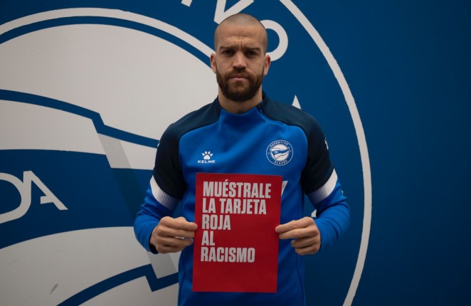 El Deportivo Alavés le saca tarjeta roja al racismo