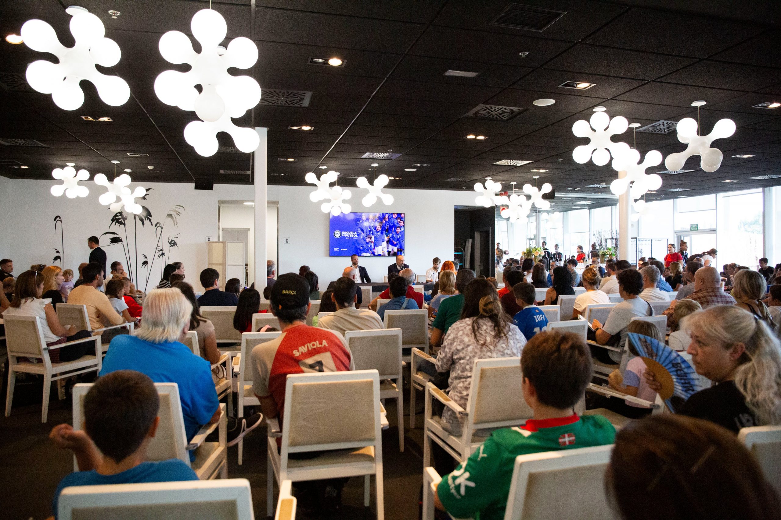 Presentación de la Escuela de Fútbol del Deportivo Alavés Temporada 2024-25 en la Ciudad Deportiva BAKH