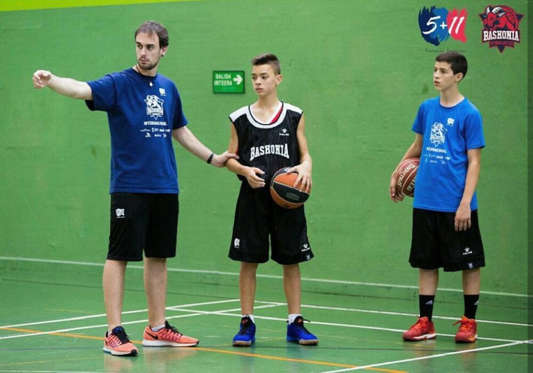 Sabor internacional en el campus de Baskonia en Alegria y Salvatierra
