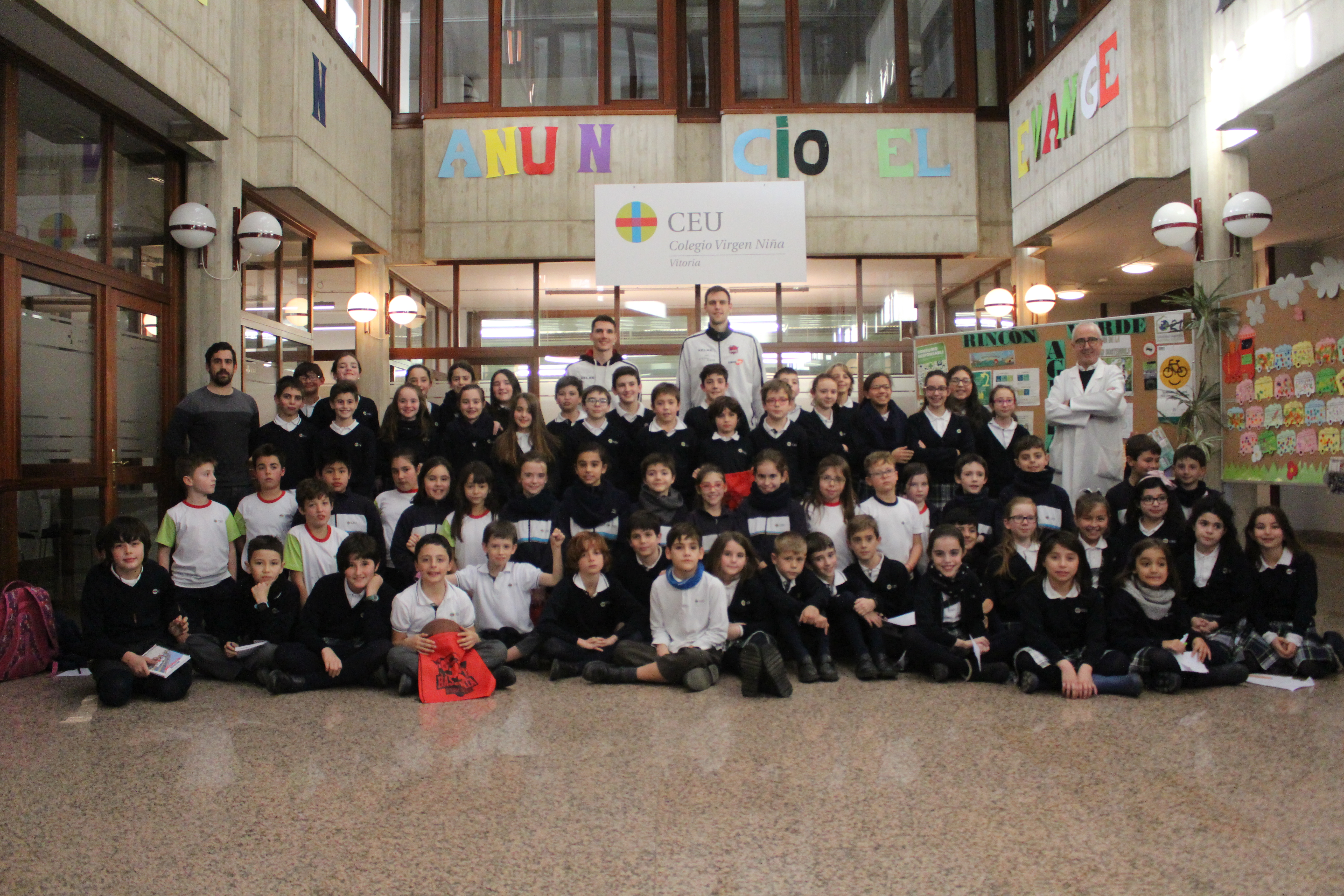CEU Virgen Niña recibe la visita de los baskonistas Johannes Voigtmann y Matt Janning