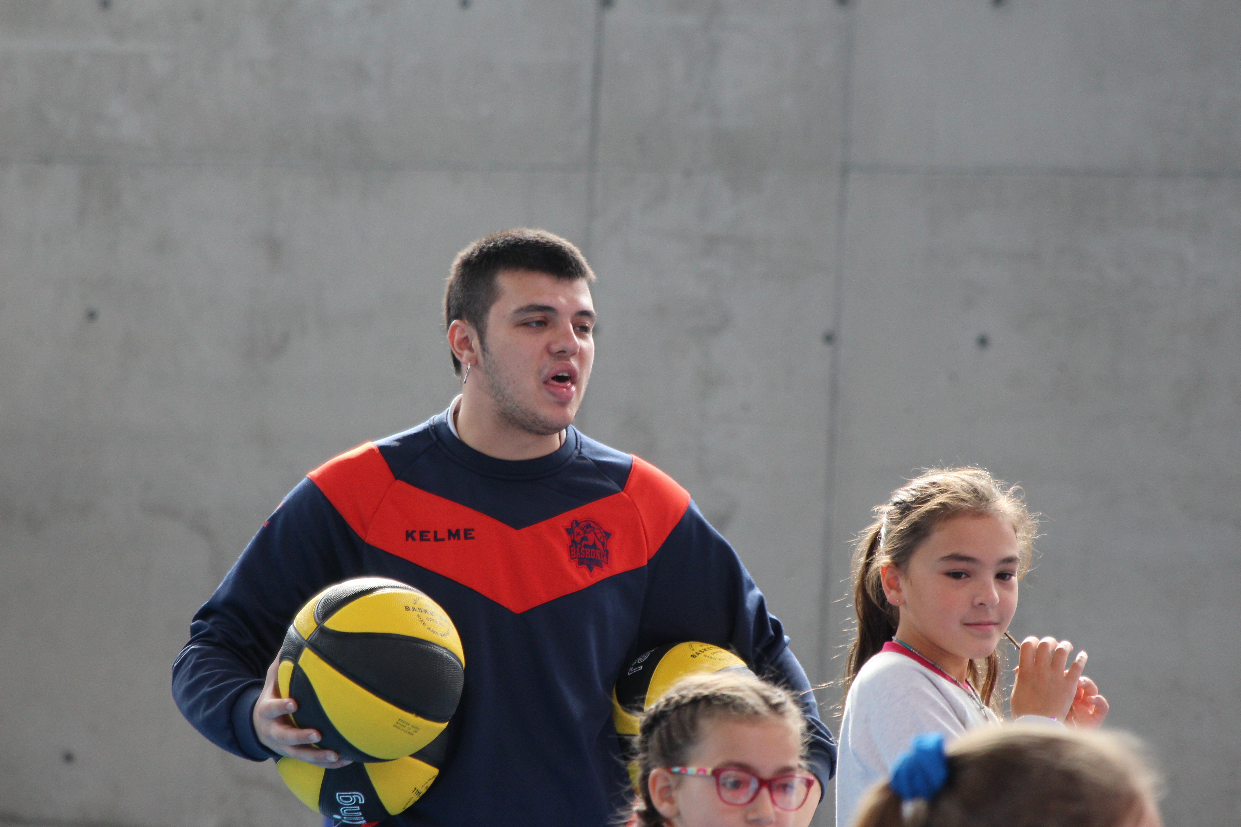Entrevistamos a Eneko Fernandez, entrenador de la Escuela de Baloncesto