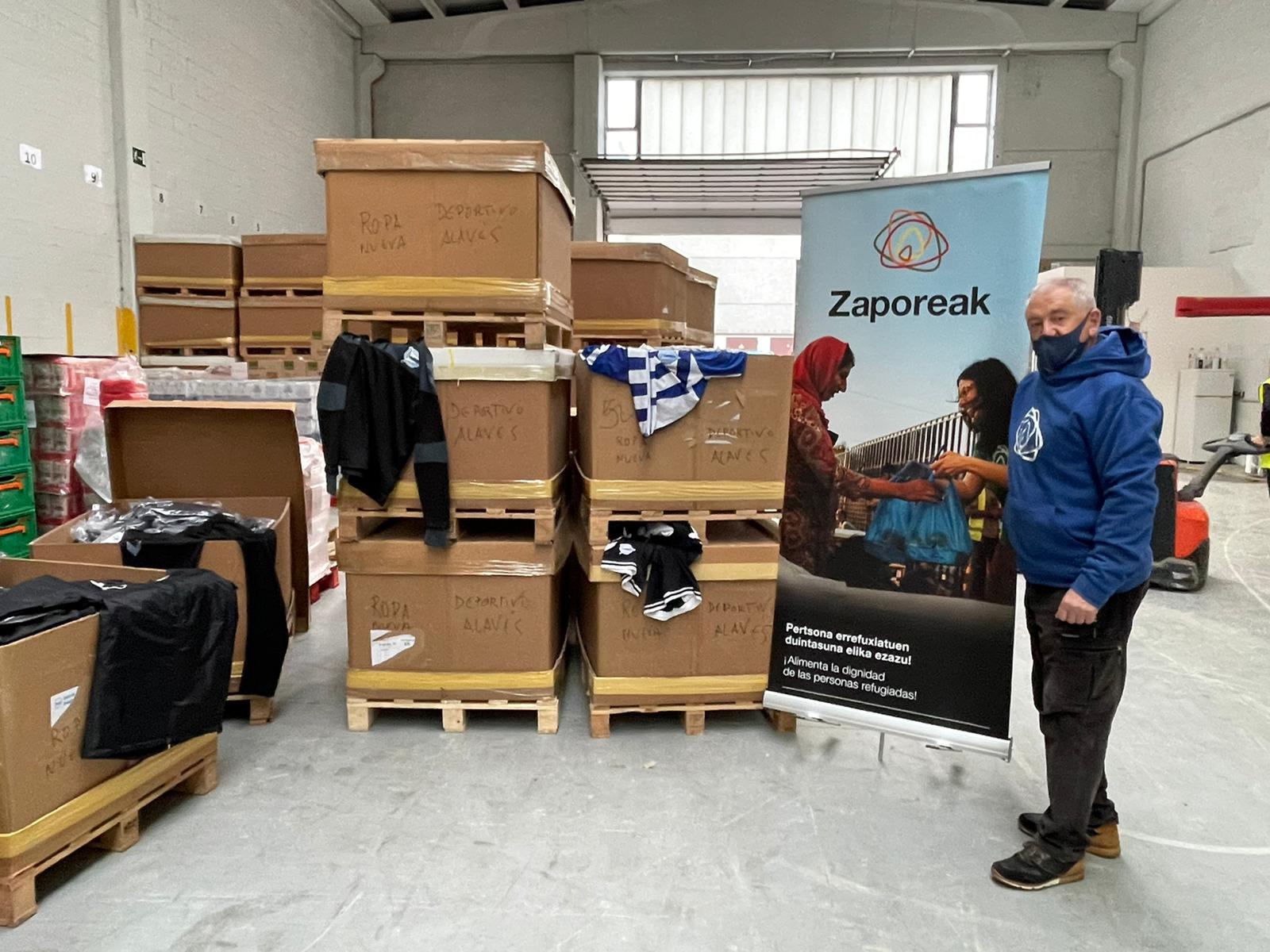La Fundación 5+11 entrega 800 kilos de ropa para un campo de refugiados en Lesbos