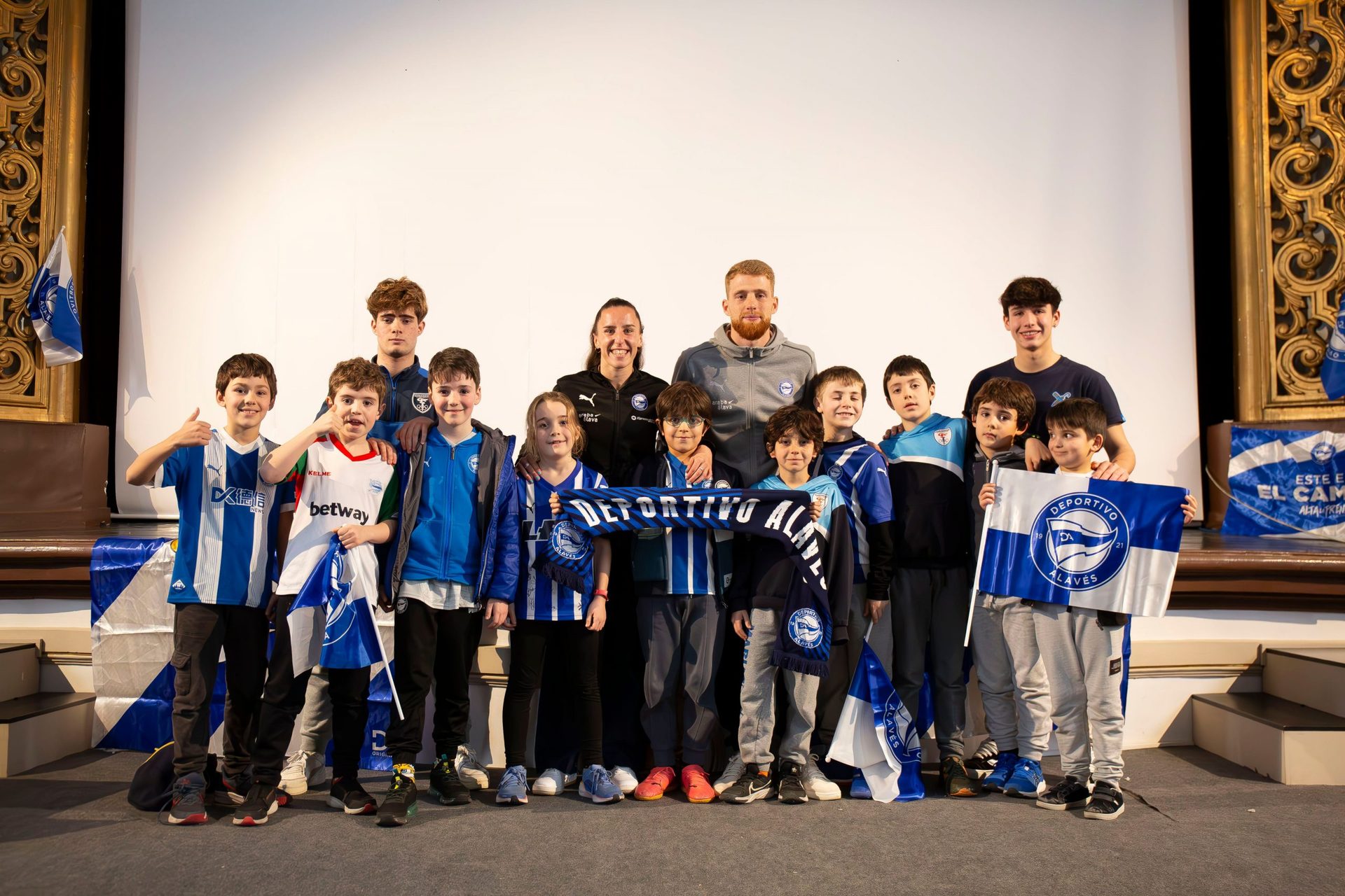 Más de 2.000 escolares alaveses han recibido al Deportivo Alavés este curso académico