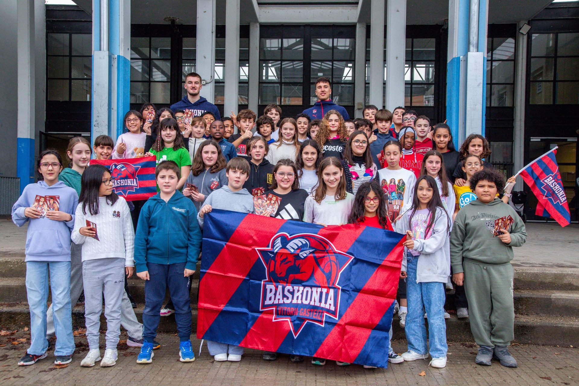 Baskonia acerca el baloncesto a los colegios alaveses