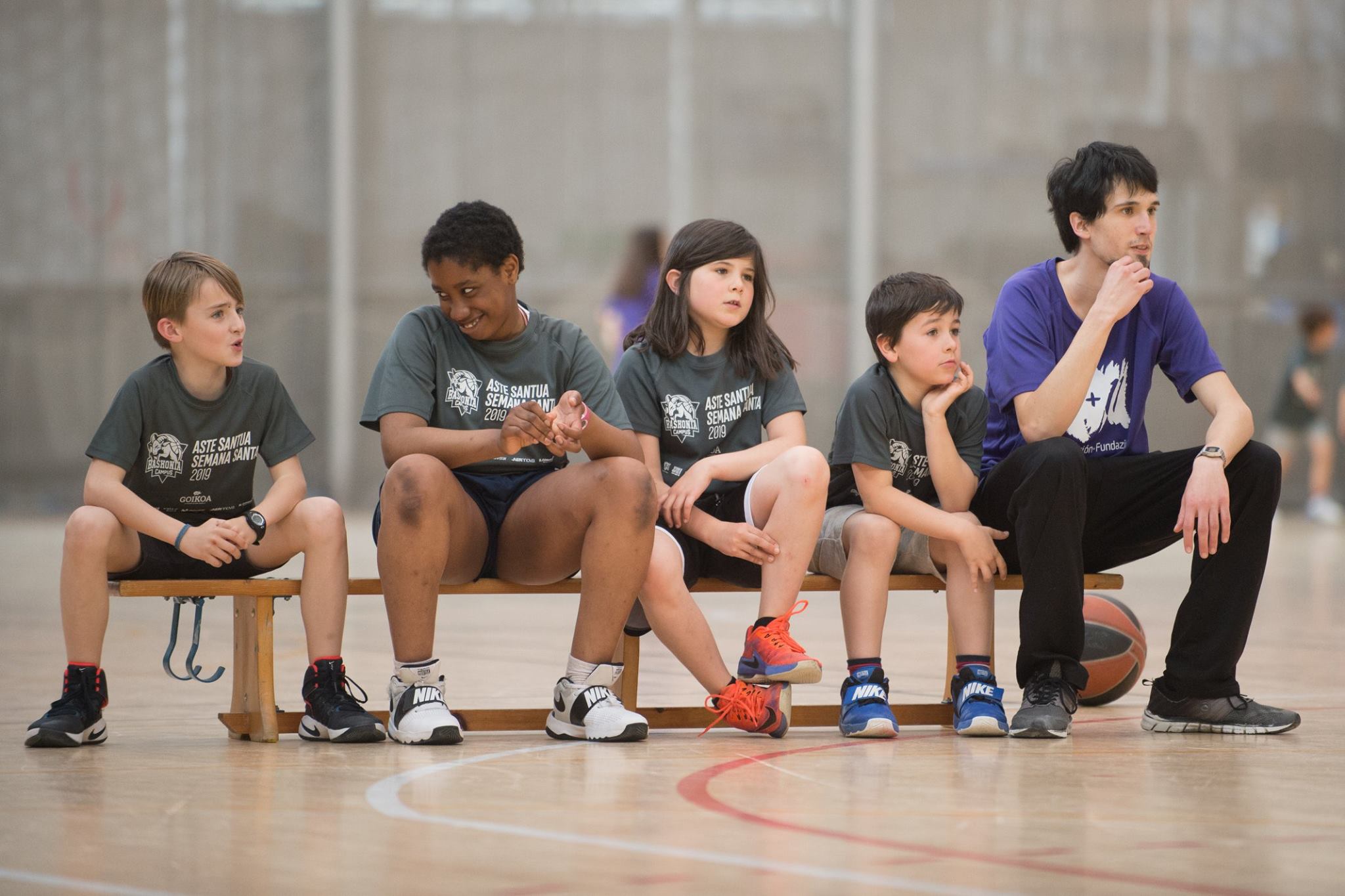 Los campus del Grupo Baskonia-Alavés reunirán a 2.400 niños y jóvenes este verano y baten su récord histórico de participación