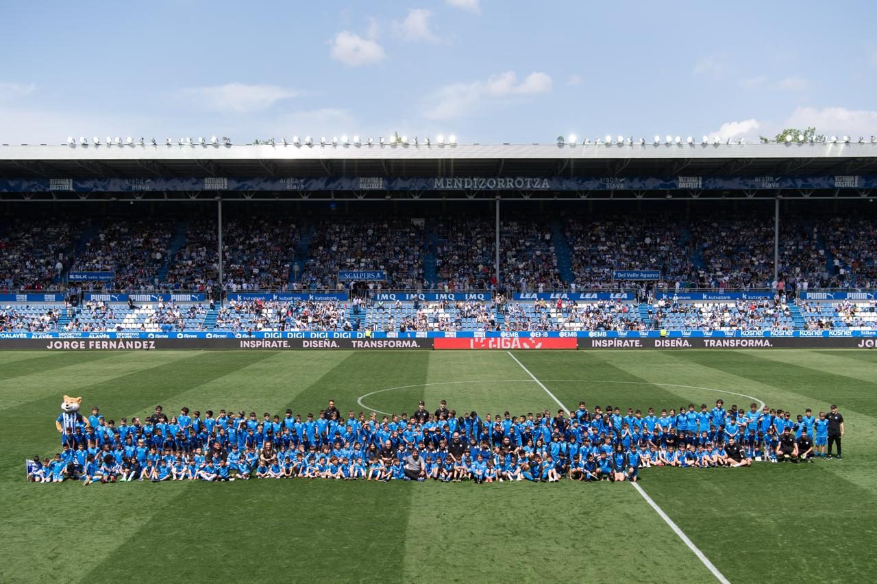 La Escuela del Deportivo Alavés, protagonista en Mendizorrotza
