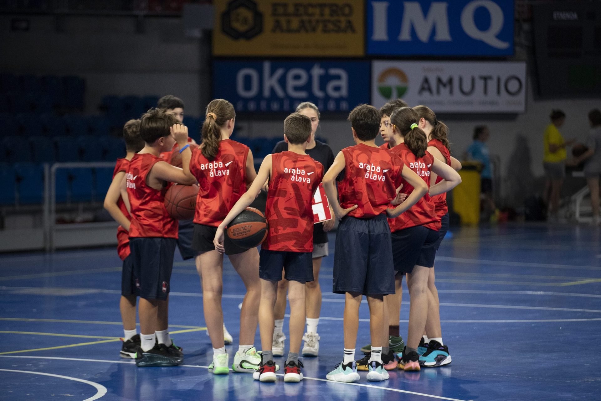 El Grupo Baskonia Alavés despide otro verano de baloncesto y formación con más de 700 participantes