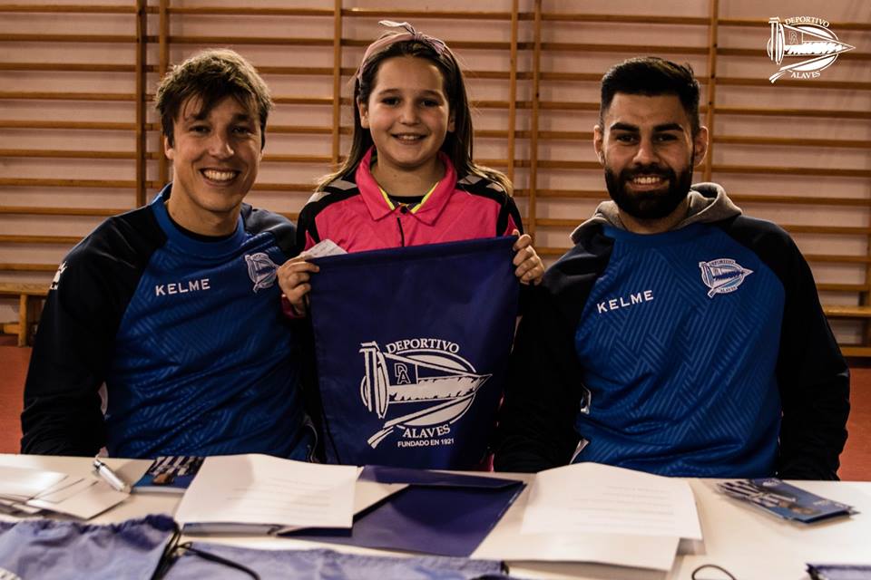 Nanclares de la Oca se viste albiazul